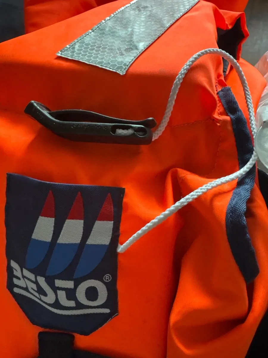 Besto solid Life Jackets 100N class - Image 4