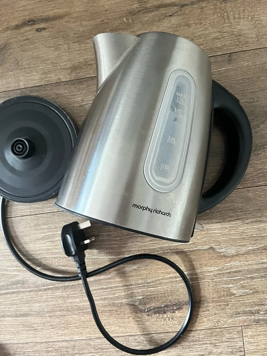 Kettle & iron in perfect condition - Image 4