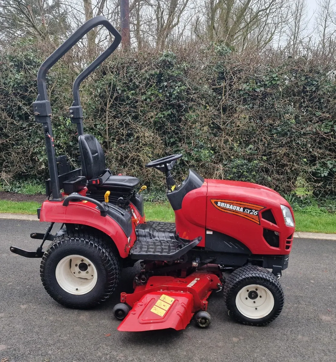 Shibaura compact tractor ride on mower lawnmower - Image 4