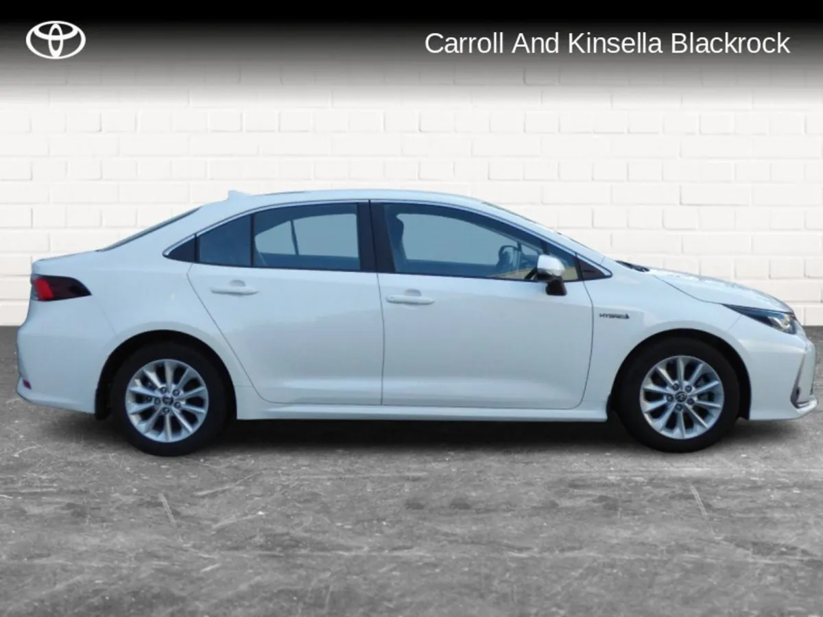 Toyota Corolla Hybrid Luna Saloon - Image 3