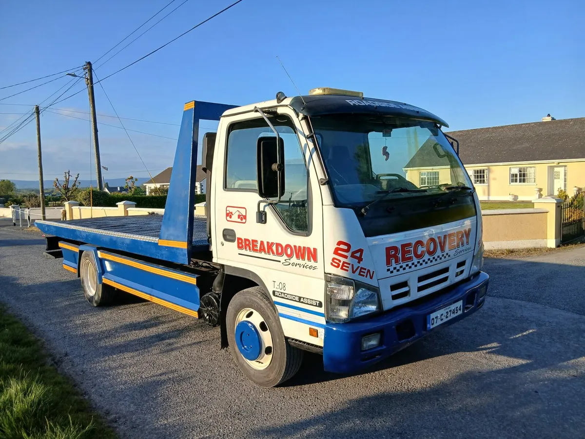 2007 Isuzu recovery - Image 1
