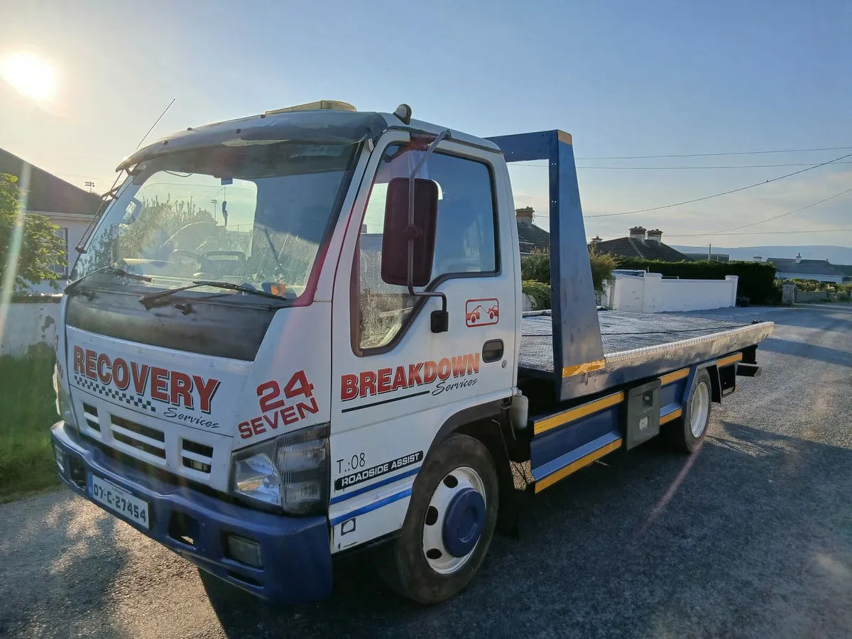 2007 Isuzu recovery - Image 4