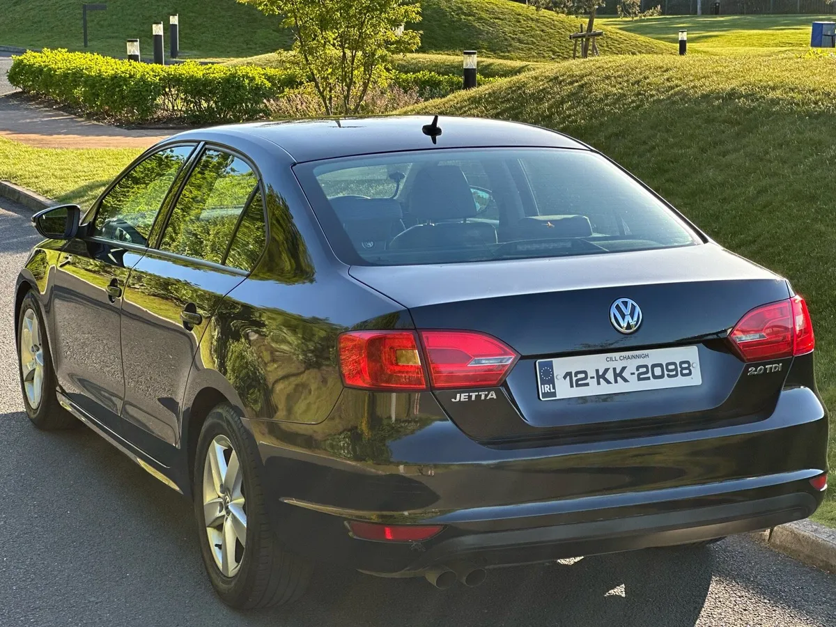 Volkswagen Jetta 2.0 diesel automatic - Image 4