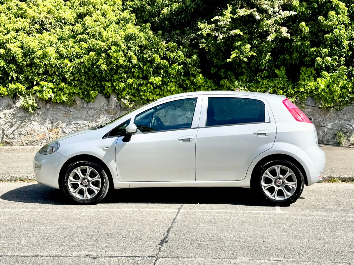 Fiat Punto 2017!!LOUNGE 1.2l !! ONLY 64K MLS!!! - Image 3