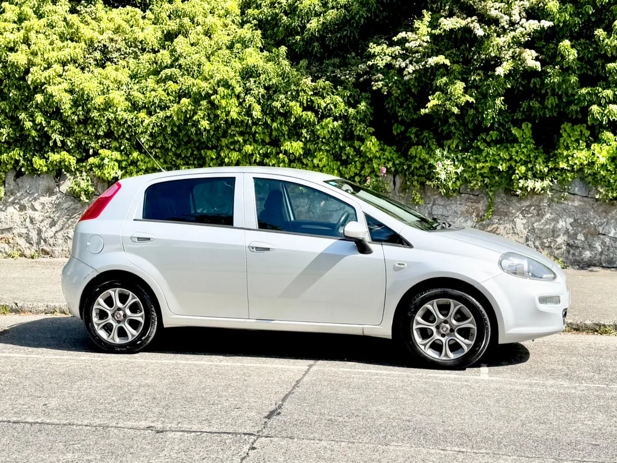 Fiat Punto 2017!!LOUNGE 1.2l !! ONLY 64K MLS!!! - Image 4