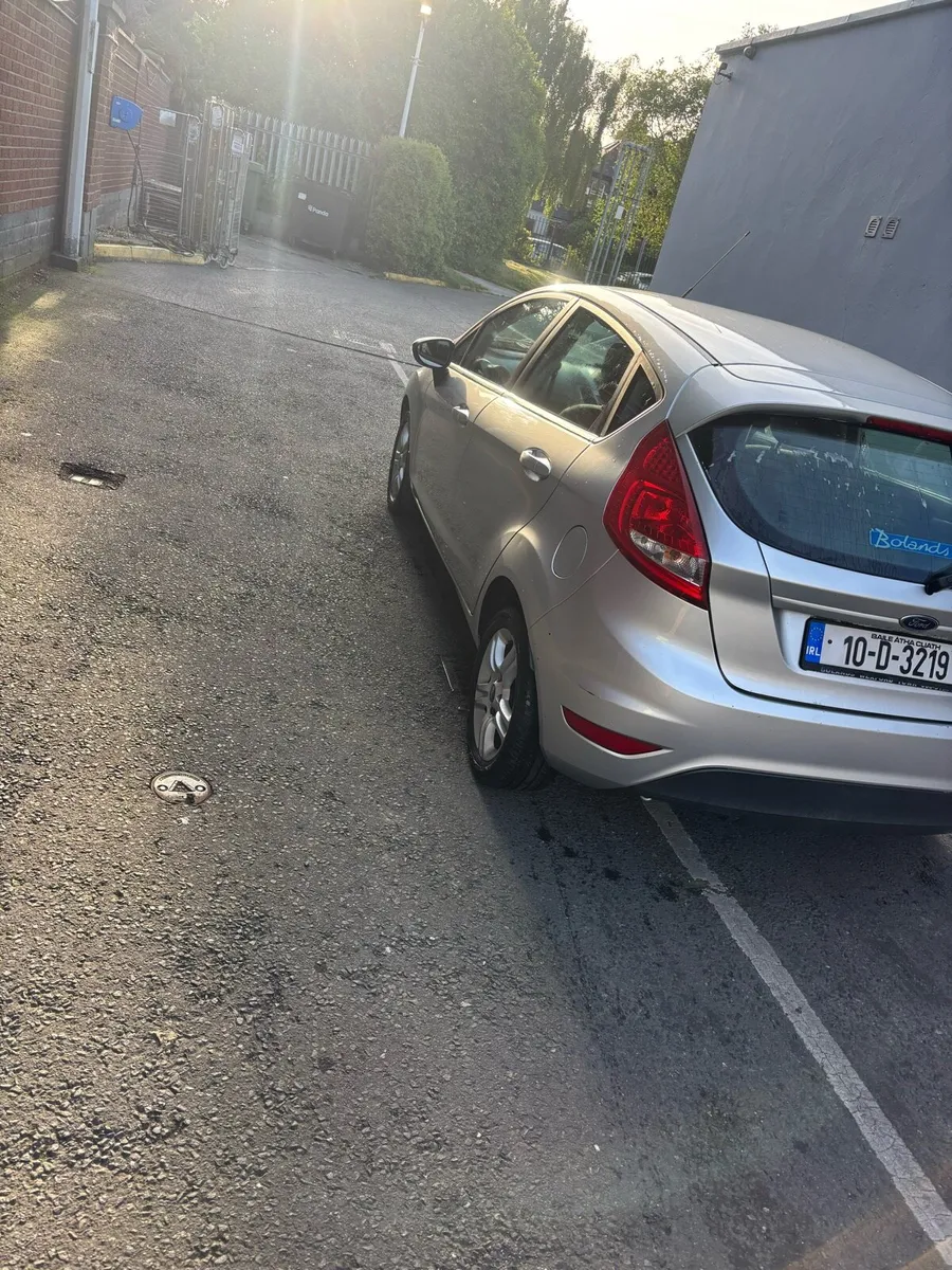 Ford fiesta 2010 - Image 4