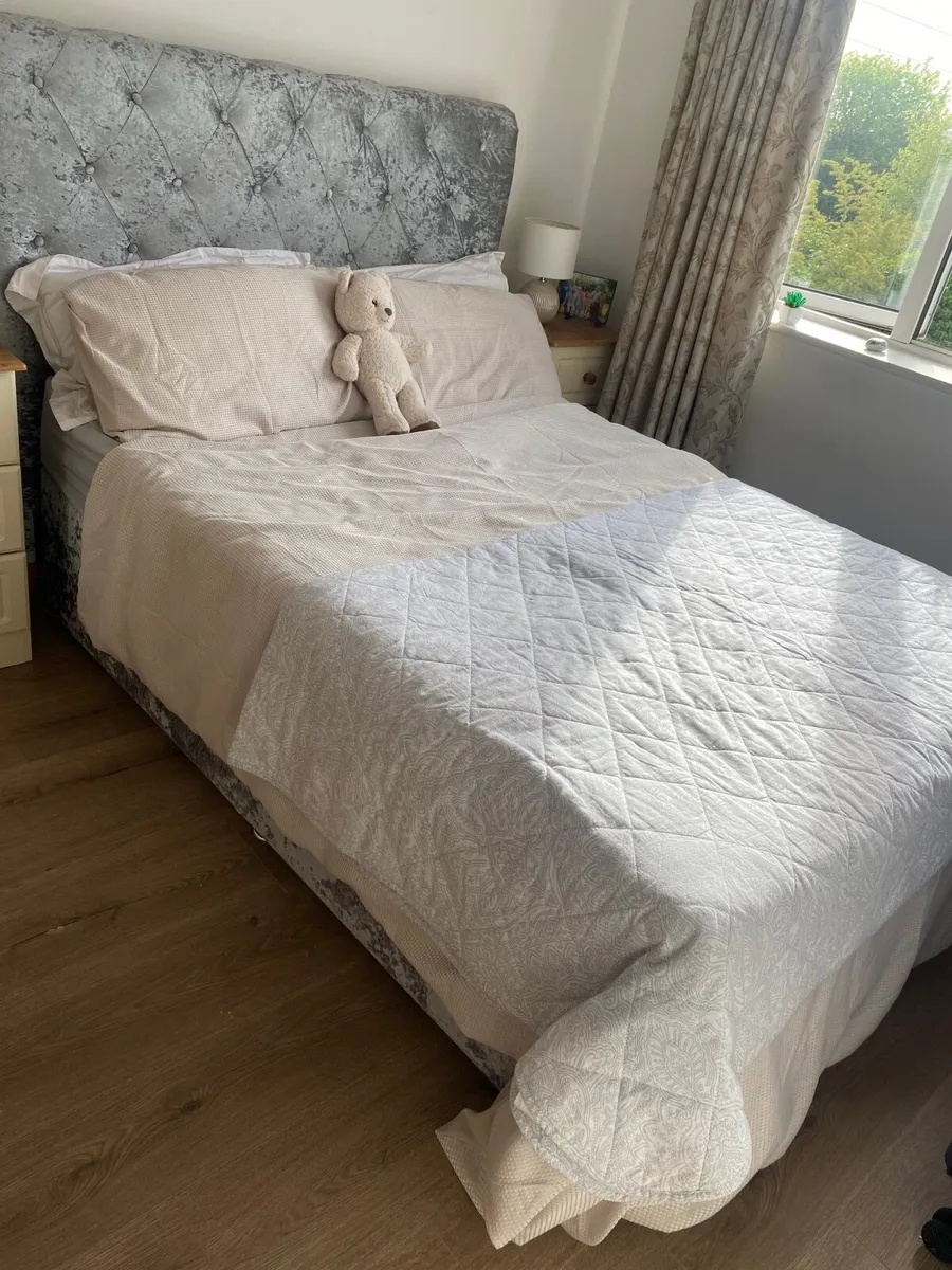 Bed - Image 1
