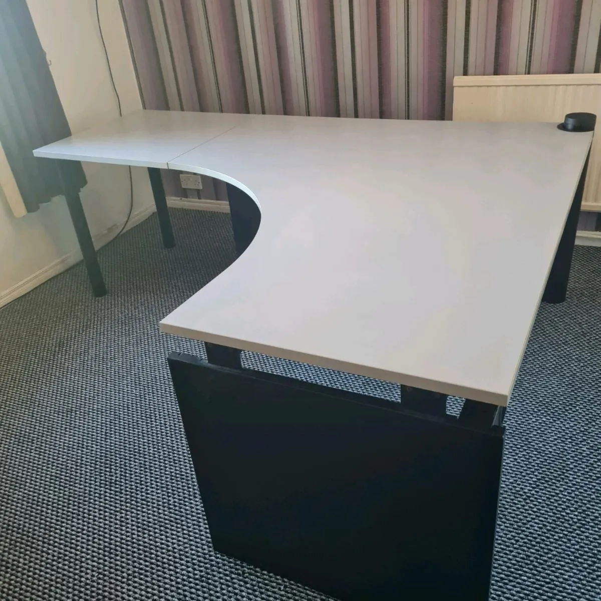 Light grey executive managers office corner desks - Image 1