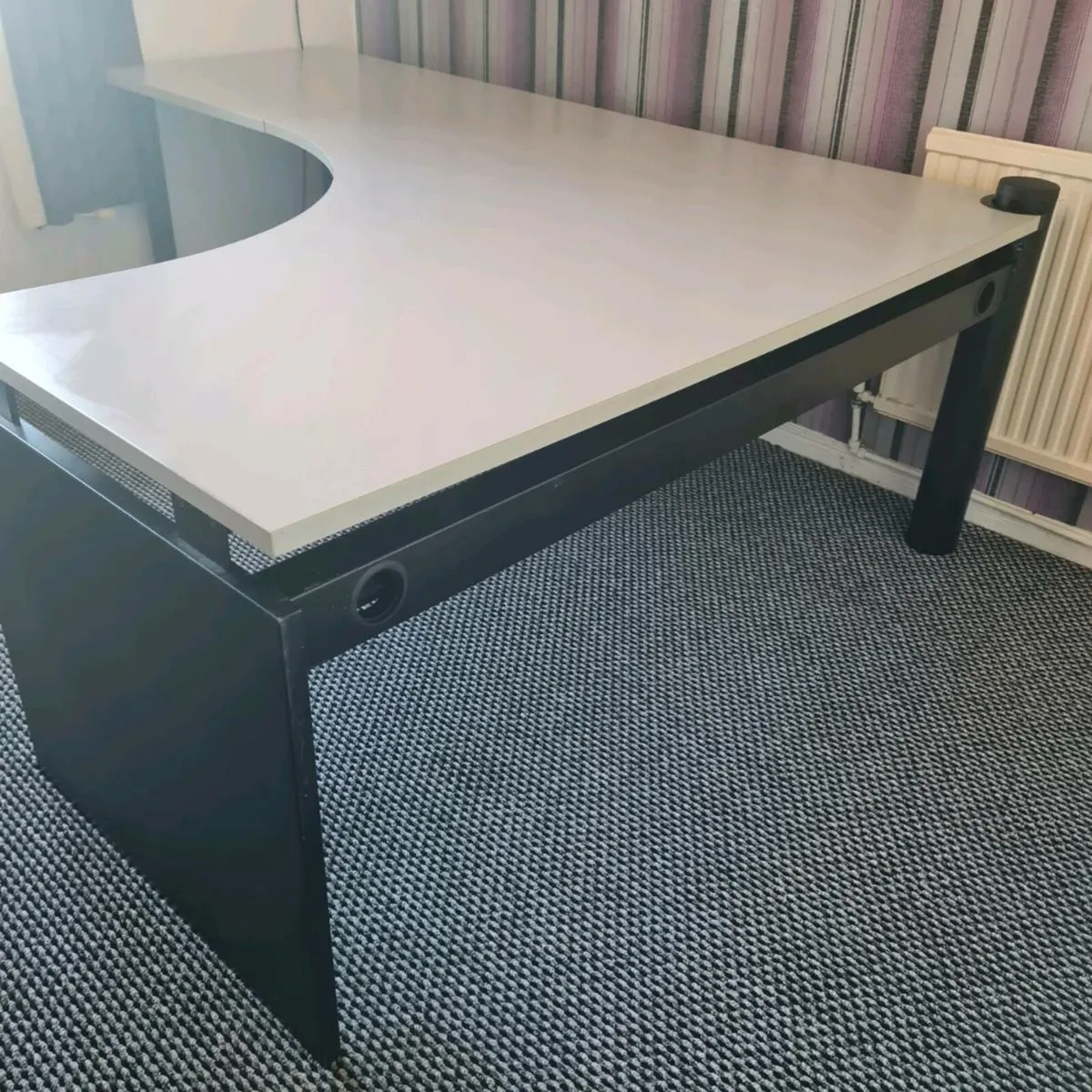 Light grey executive managers office corner desks - Image 2