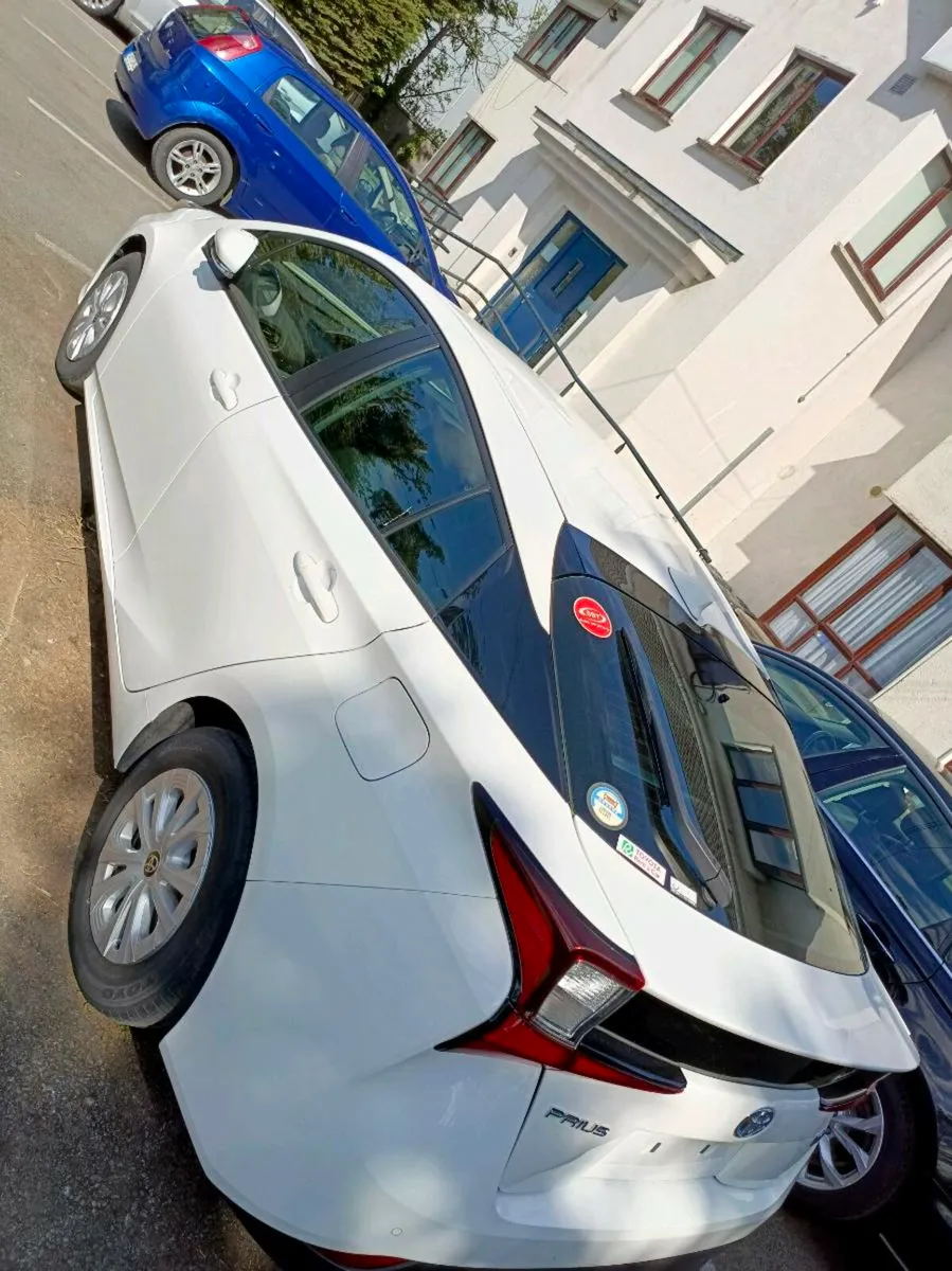 Toyota prius 2021 - Image 2