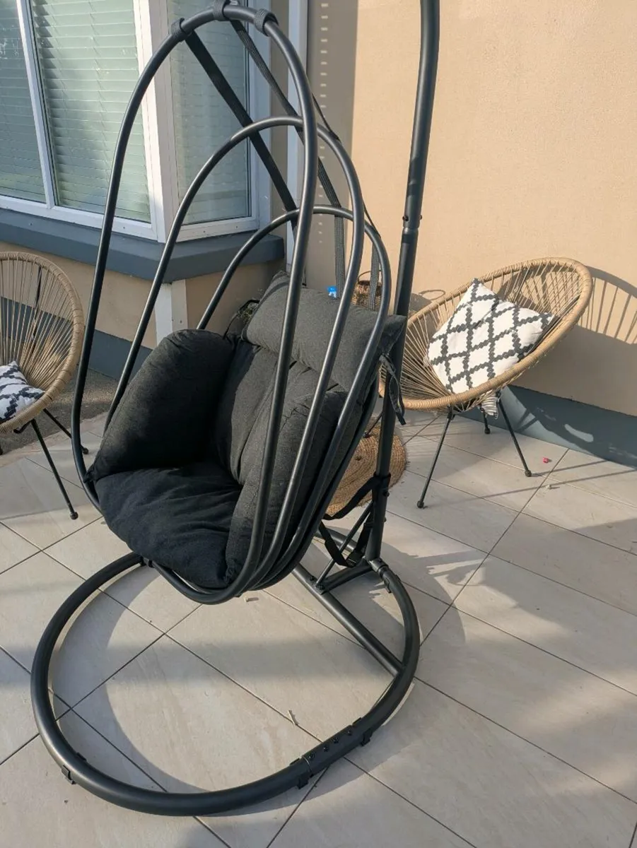 Hanging Egg Chair - Image 1