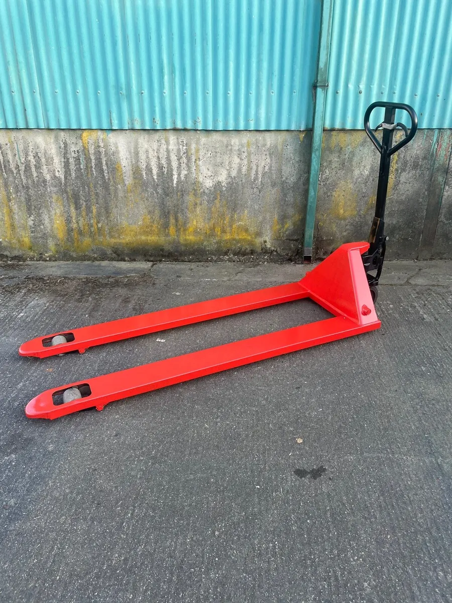 Long reach pallet truck - Image 1