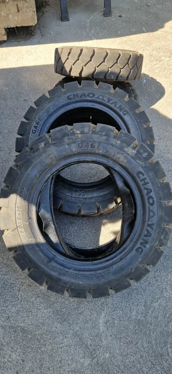 Forklift tyers - Image 1