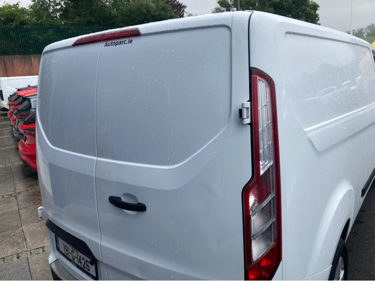 Ford Transit Custom 300 LWB TREND 2 2.0 130 3 - Image 3