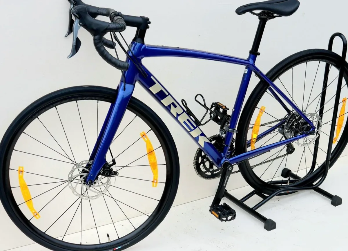 Trek DOMANE 2 race road Bike (like new) - Image 2