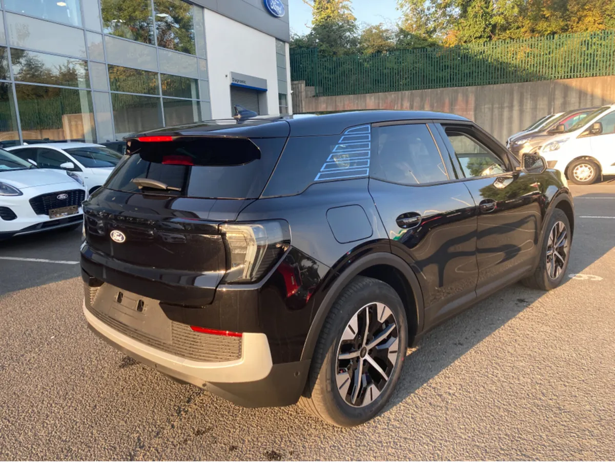 Ford Explorer Select Extended Battery SUV - Image 4