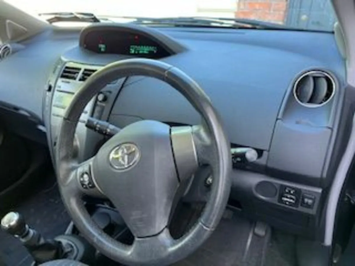 Toyota Yaris 2009 - Image 3