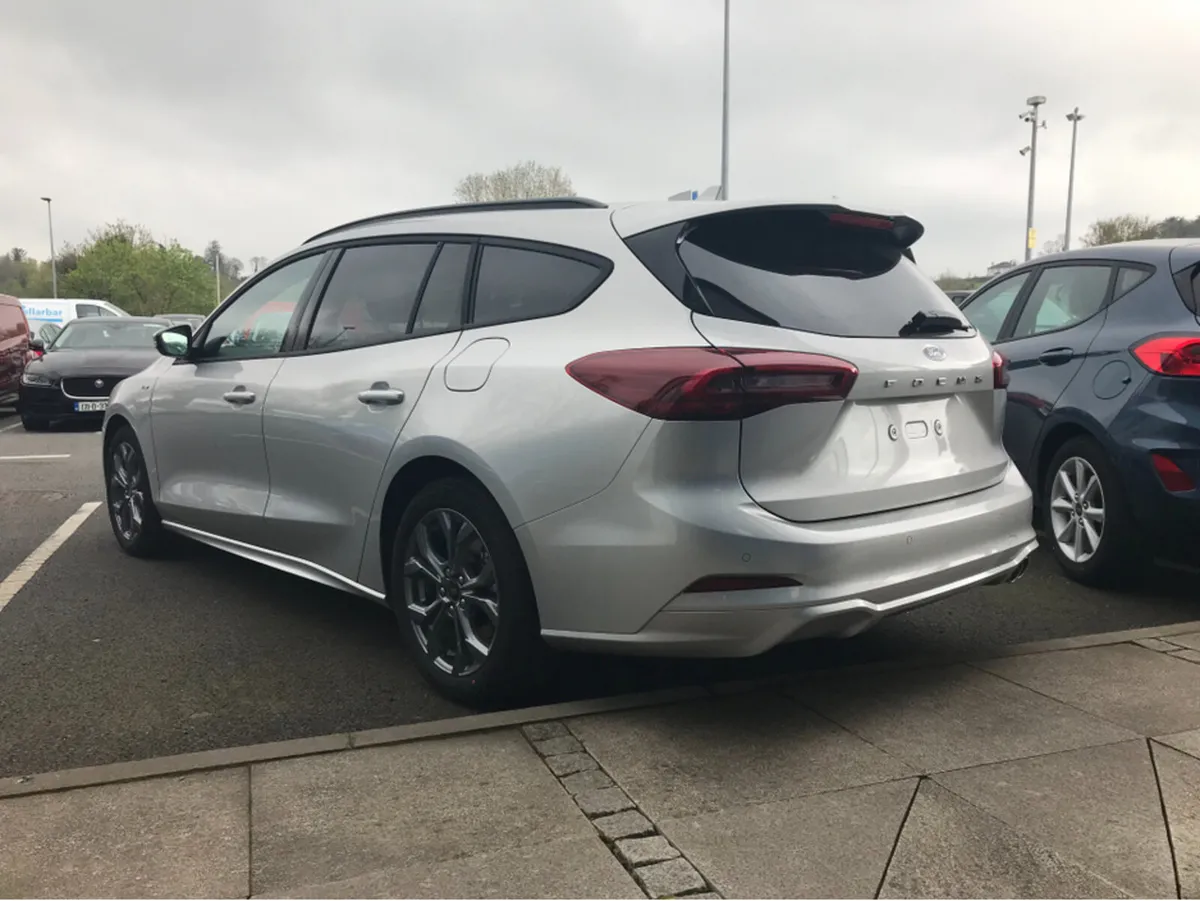 Ford Focus Estate 1.0 Petrol - Image 4