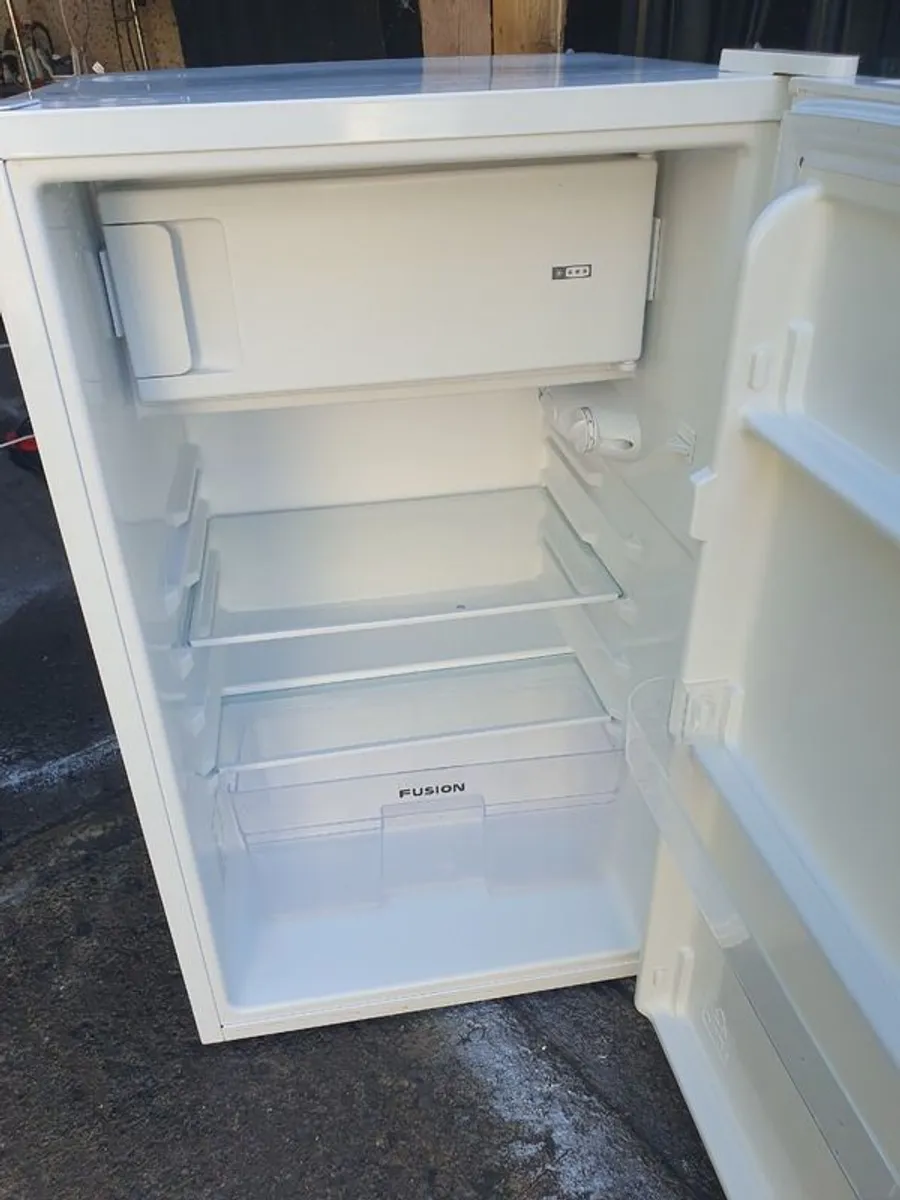 Essentials fridge freezer - Image 4
