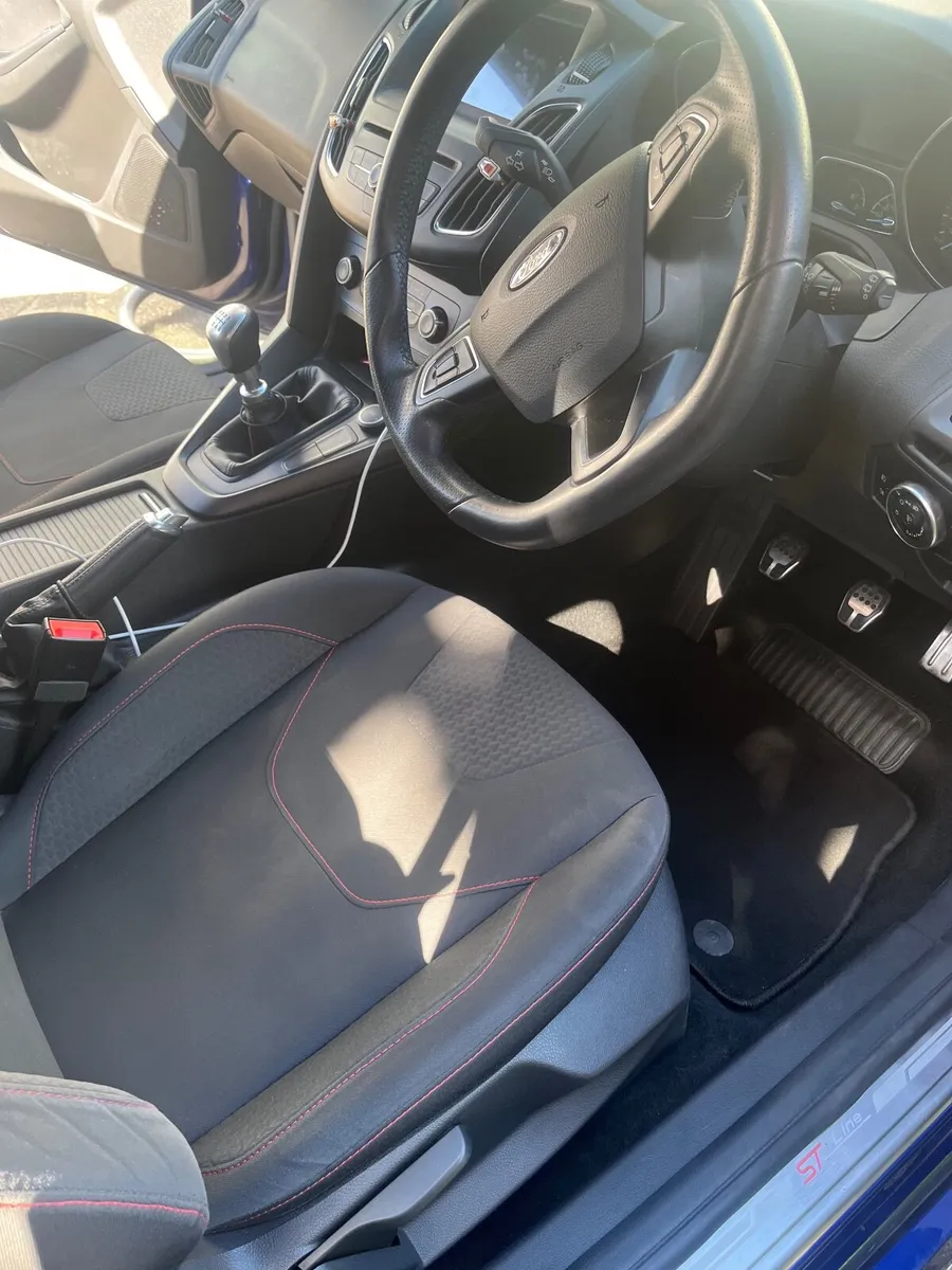 Ford Focus 2018 - Image 2