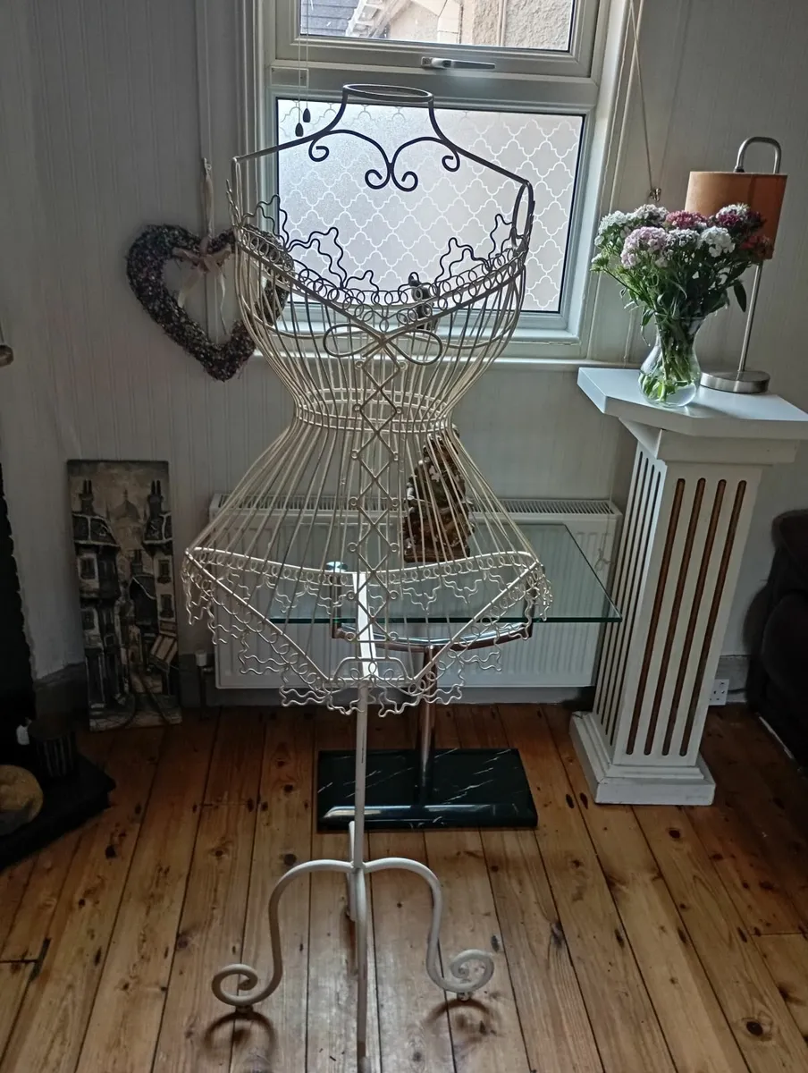 Ornate clothes mannequin - Image 3