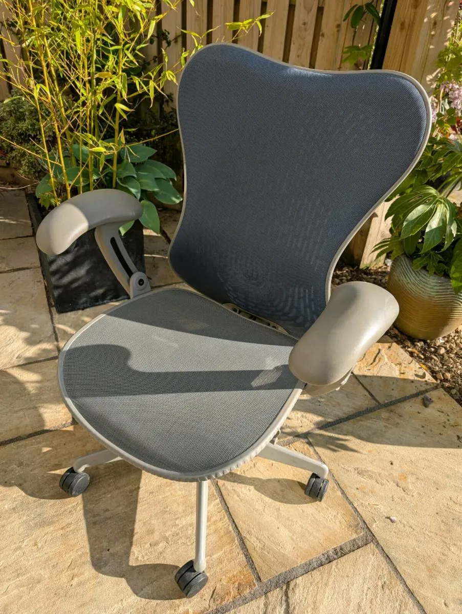 Ergonomic office chair - Image 2