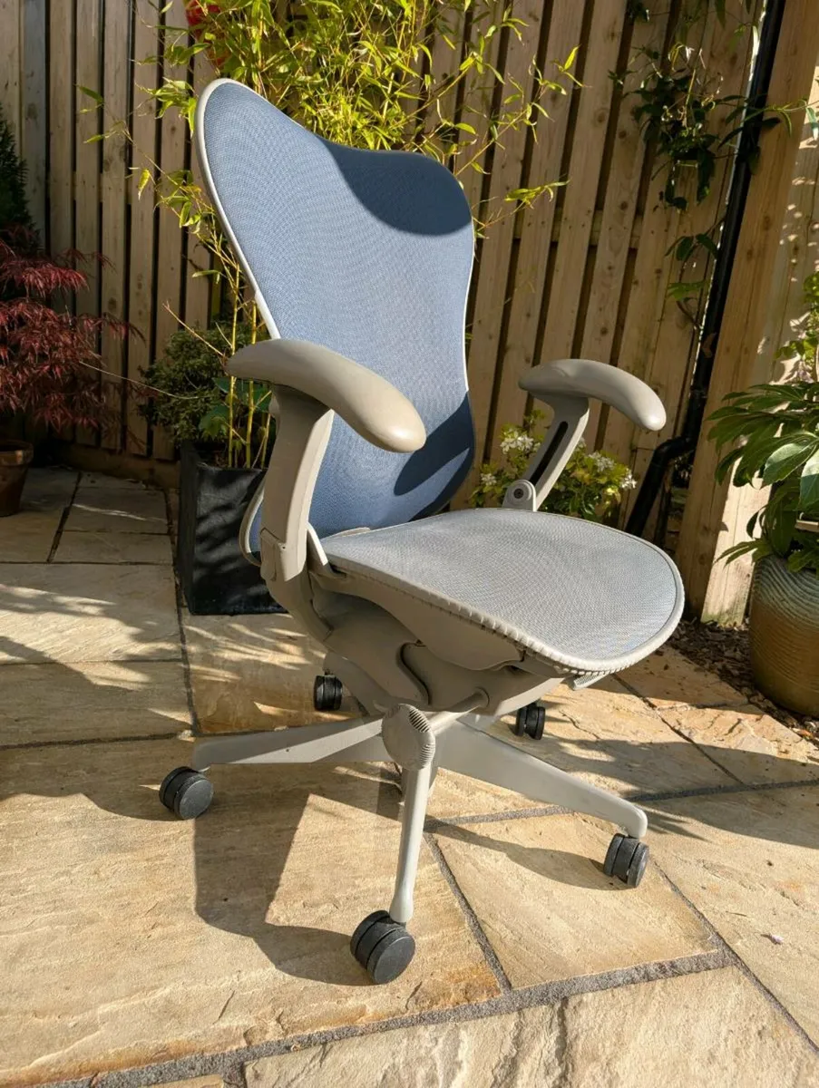 Ergonomic office chair - Image 4
