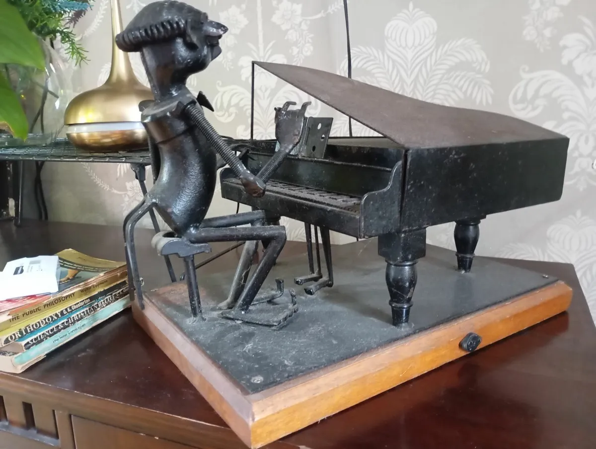 Grand Piano Man speaker - Image 1