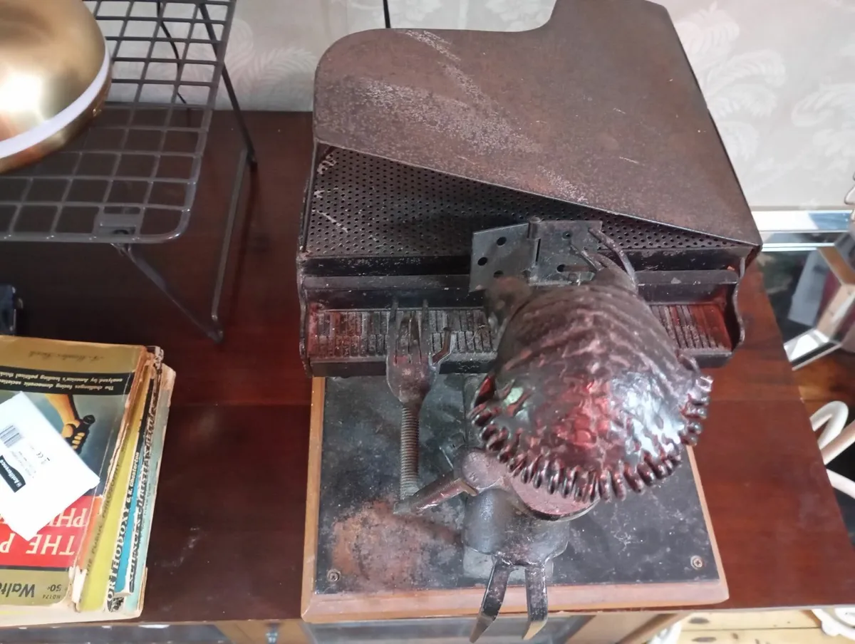 Grand Piano Man speaker - Image 4