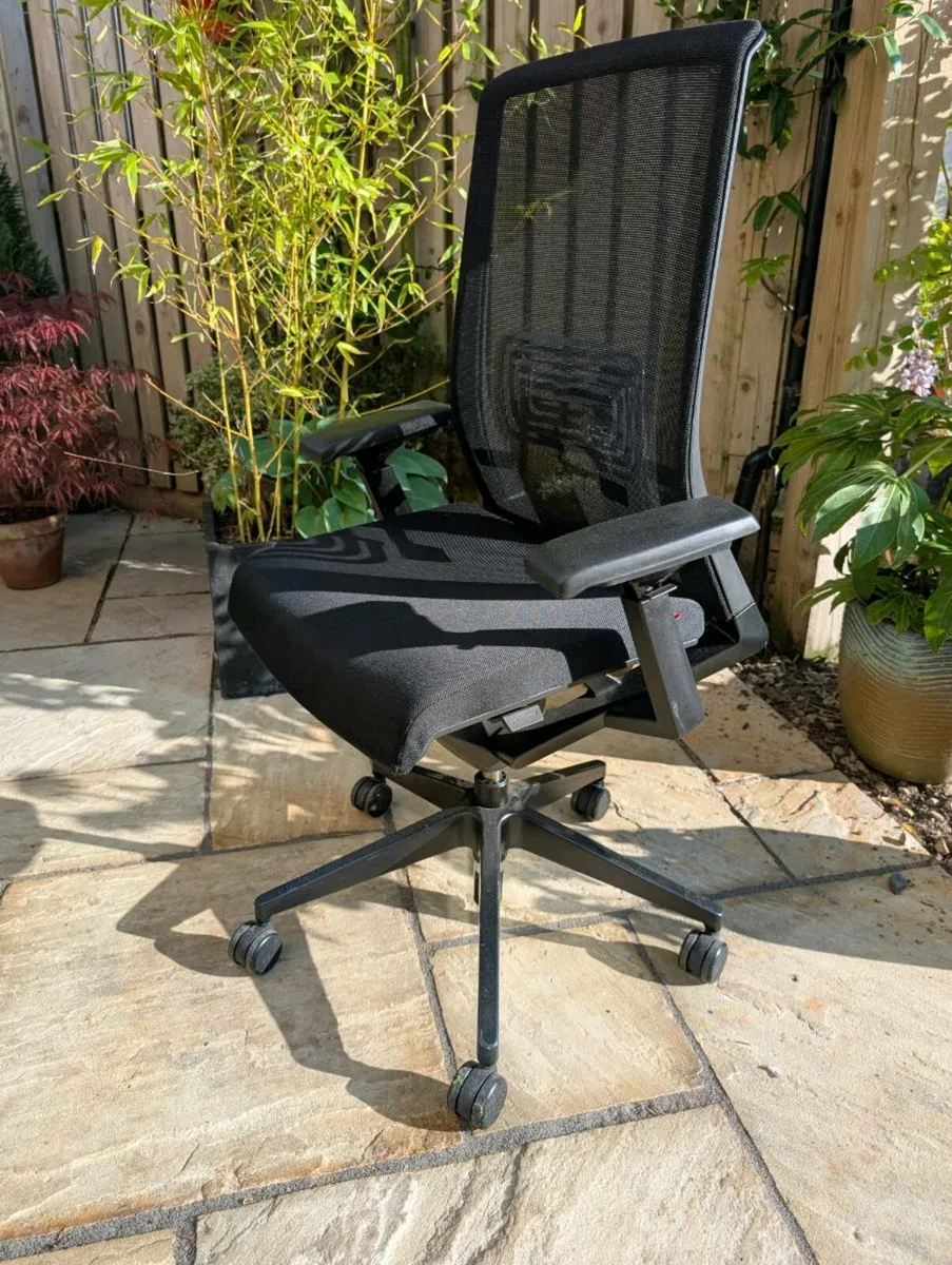 Ergonomic office chair - Image 4
