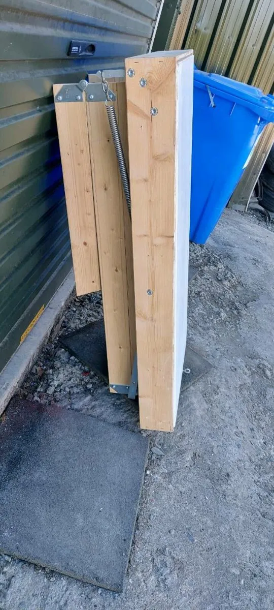 Attic stairs used but in good condition - Image 4