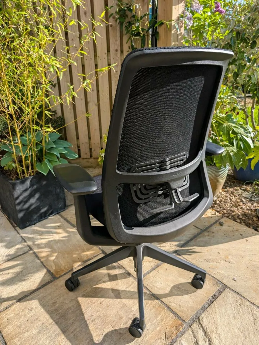Ergonomic office chair - Image 2