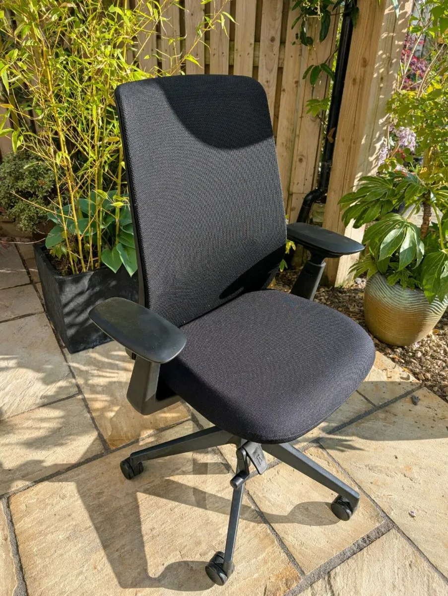 Ergonomic office chair - Image 3