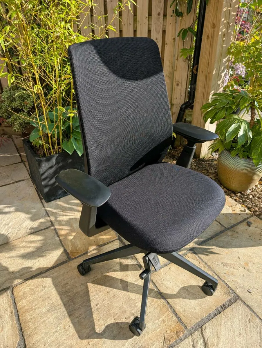 Ergonomic office chair - Image 4