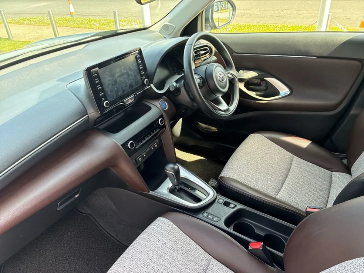 Toyota Yaris Cross 1.5l Petrol Hybrid - Image 3