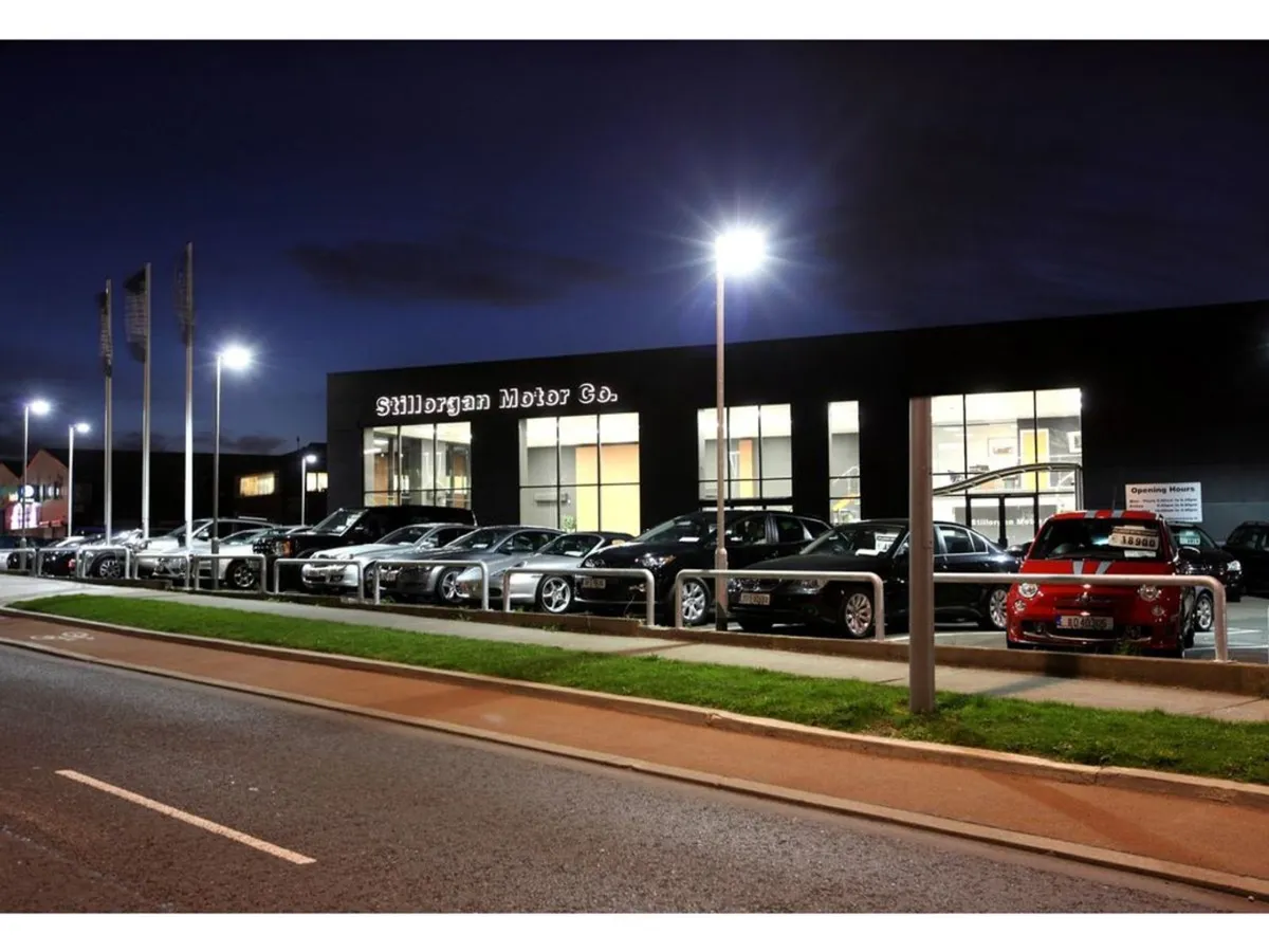 Land Rover Range Rover Evoque P300 SE R-dynamic A - Image 4