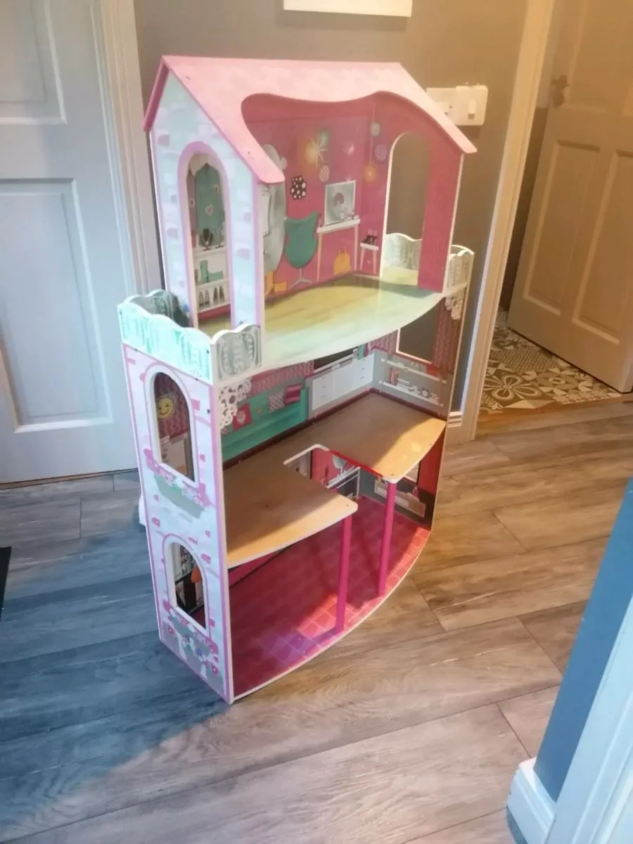 Dolls house - Image 1