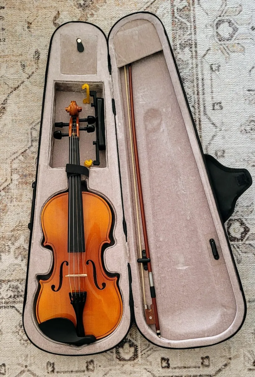 Full Size Violin in Excellent Condition - Image 2