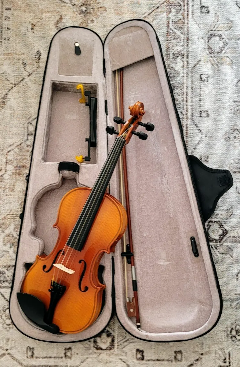 Full Size Violin in Excellent Condition - Image 1