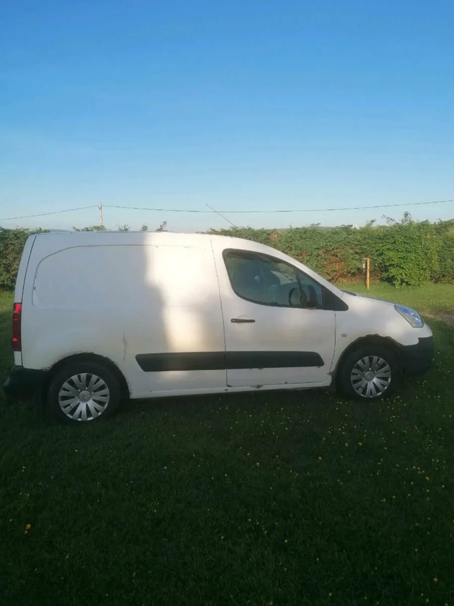 Van - Image 2