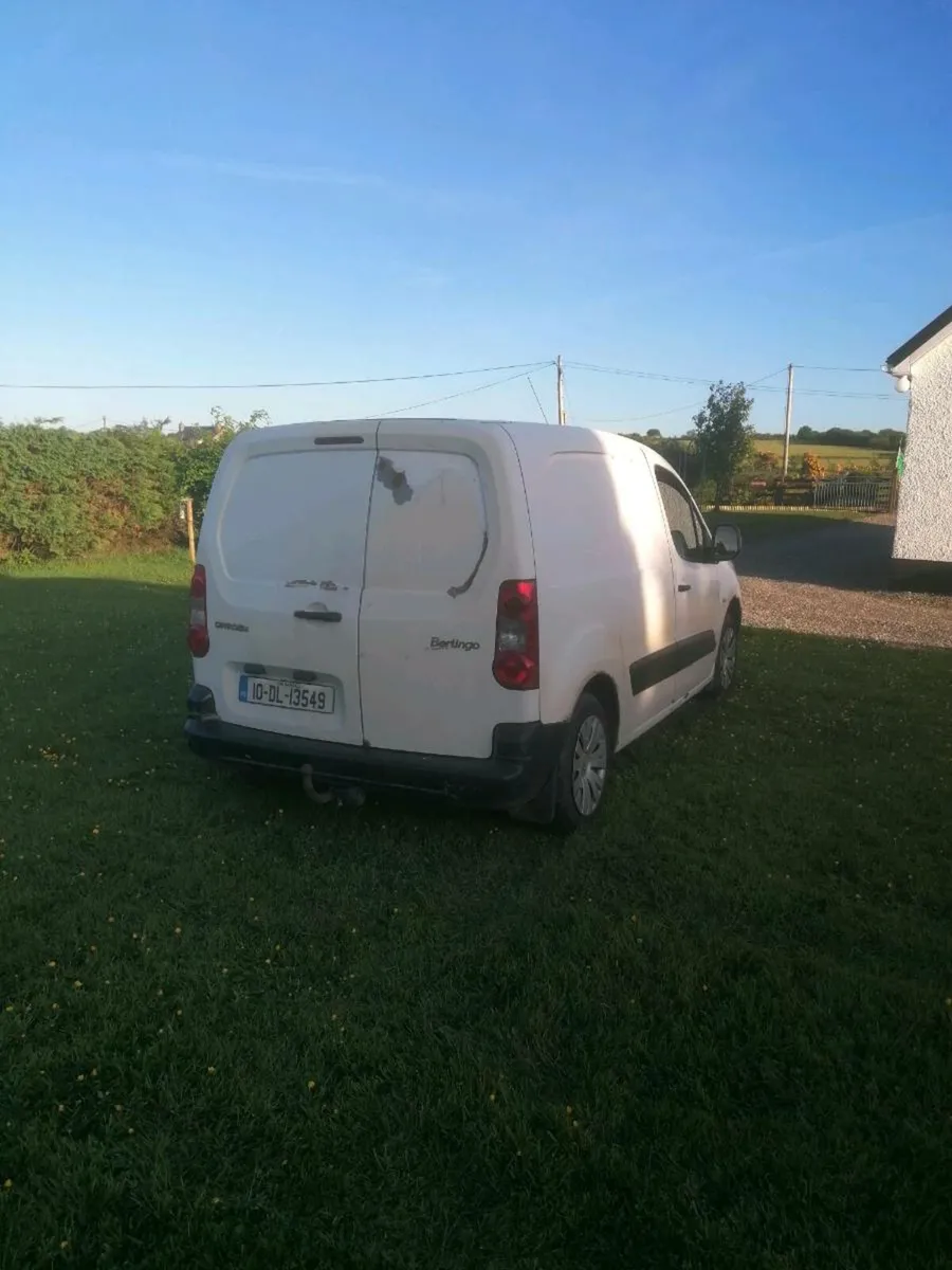 Van - Image 3