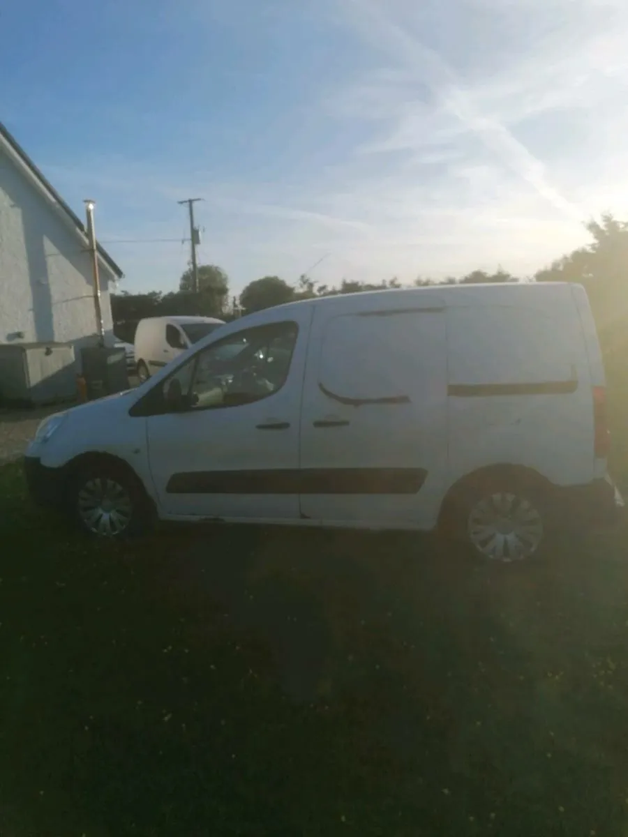 Van - Image 4