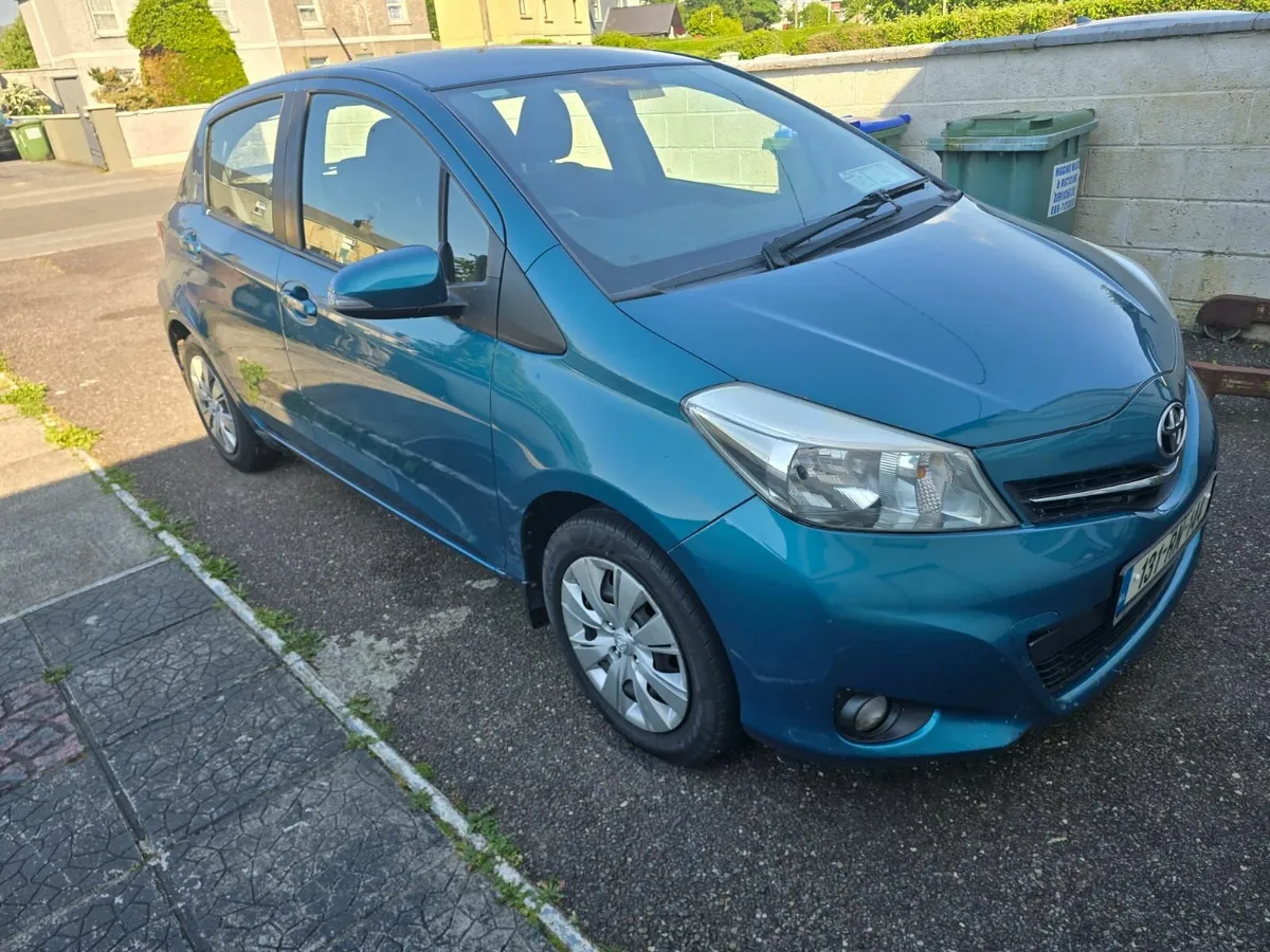 Toyota Yaris 2013 - Image 2