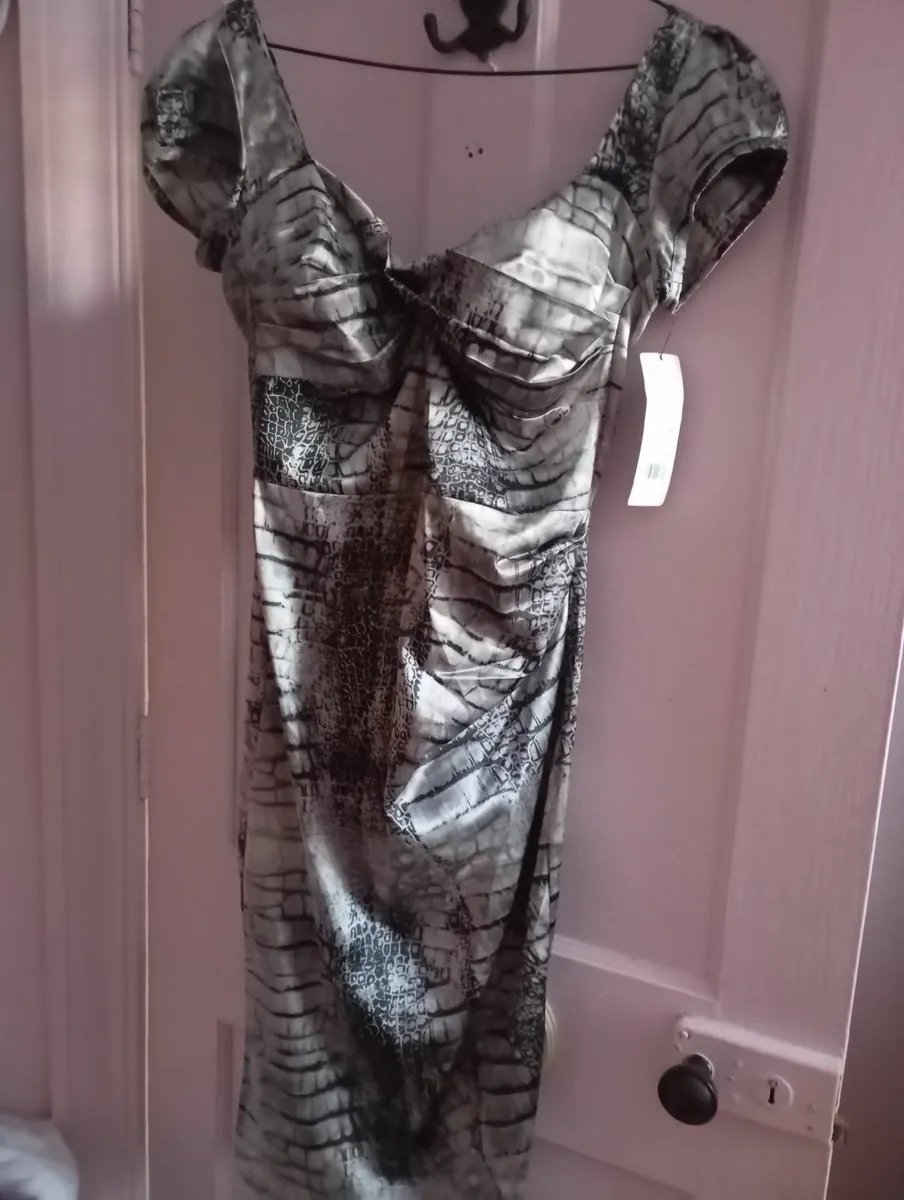 Dress, never worn! - Image 3