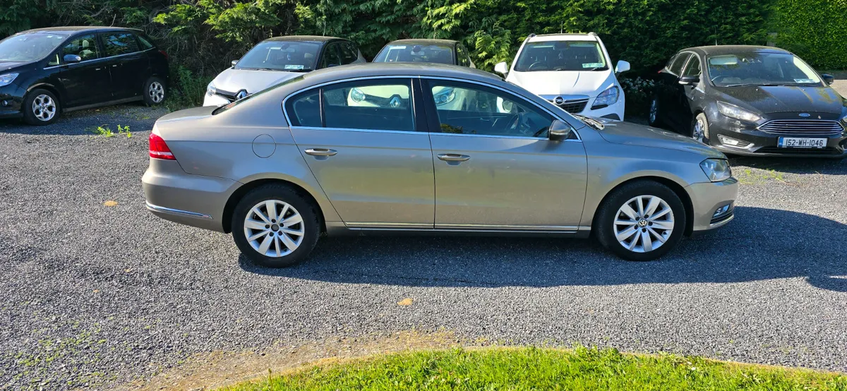 Volkswagen Passat 2012 - Image 2