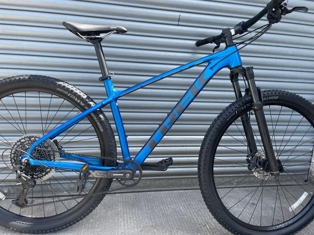 Trek xcaliber 8 mountain bike (As new) - Image 1