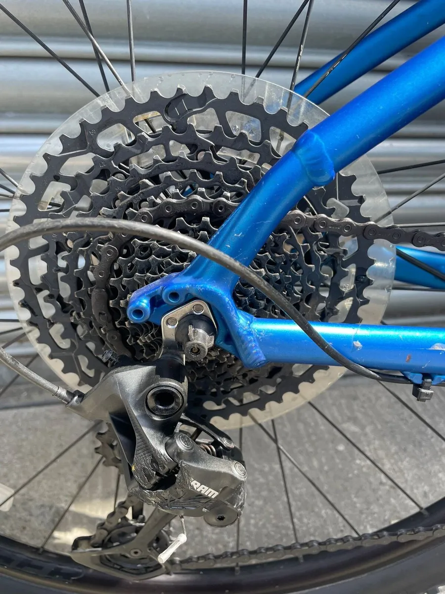 Trek xcaliber 8 mountain bike (As new) - Image 4