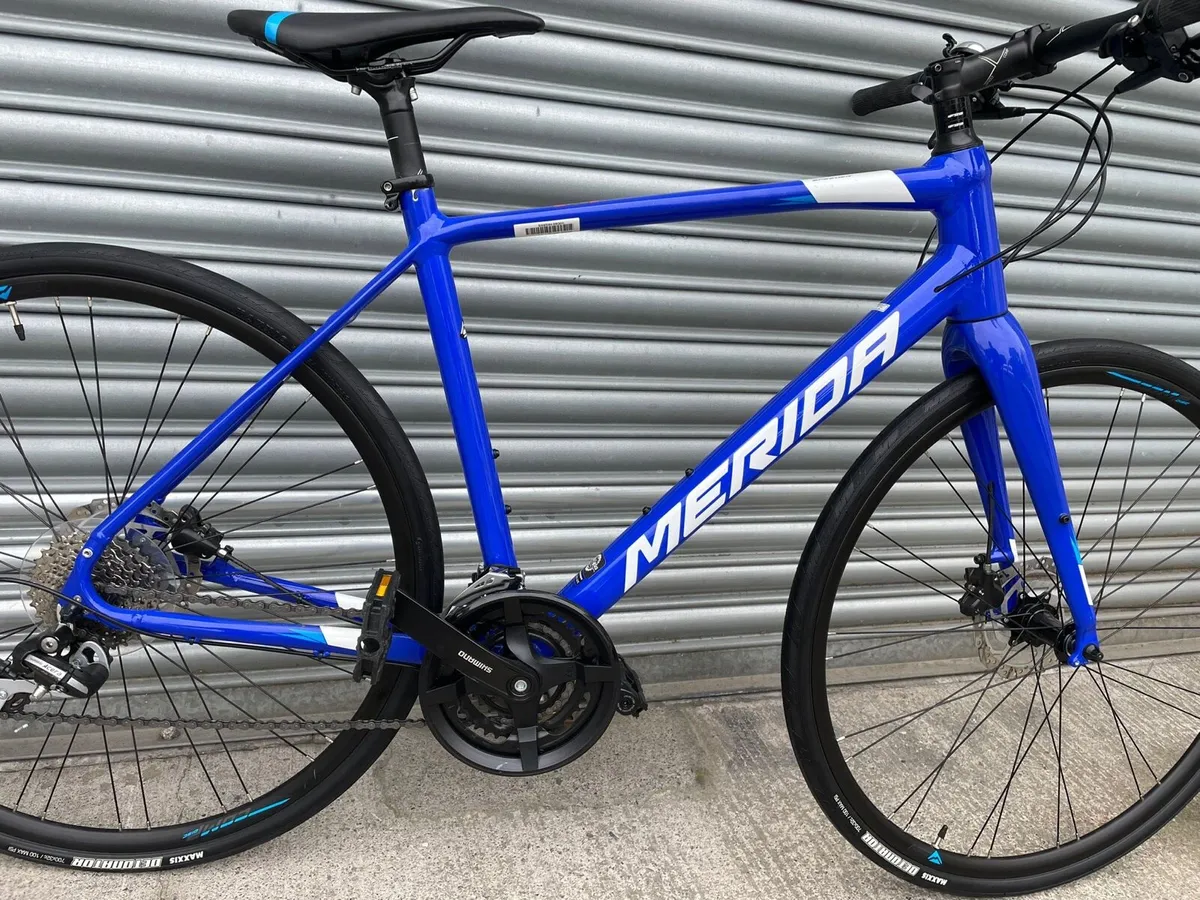Merida speeder 100D hybrid bike (As new) - Image 1