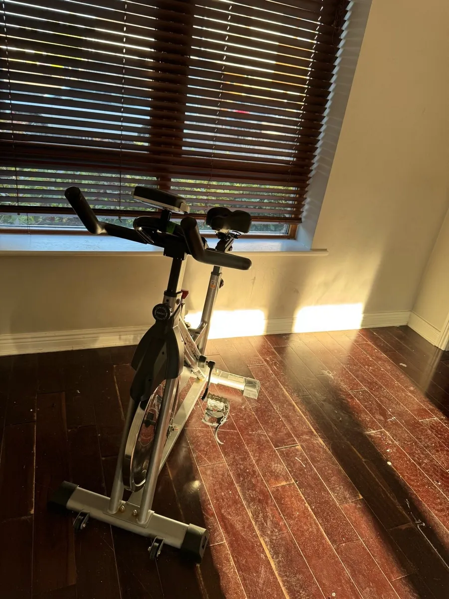 Exercise bike - Image 2