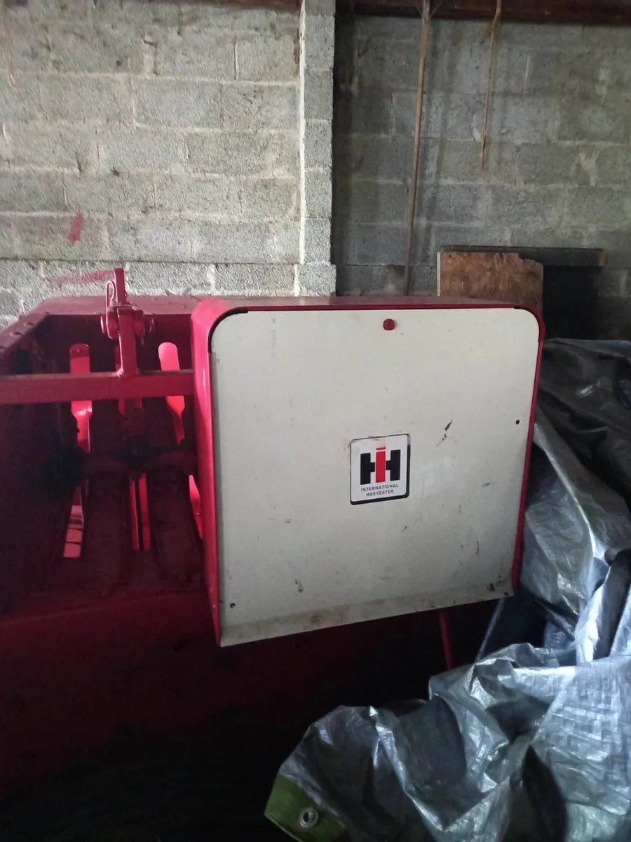 Square baler - Image 1